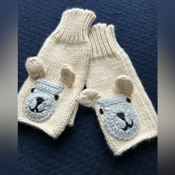Adorable Knitted Animal Mittens - Picture 2 of 7